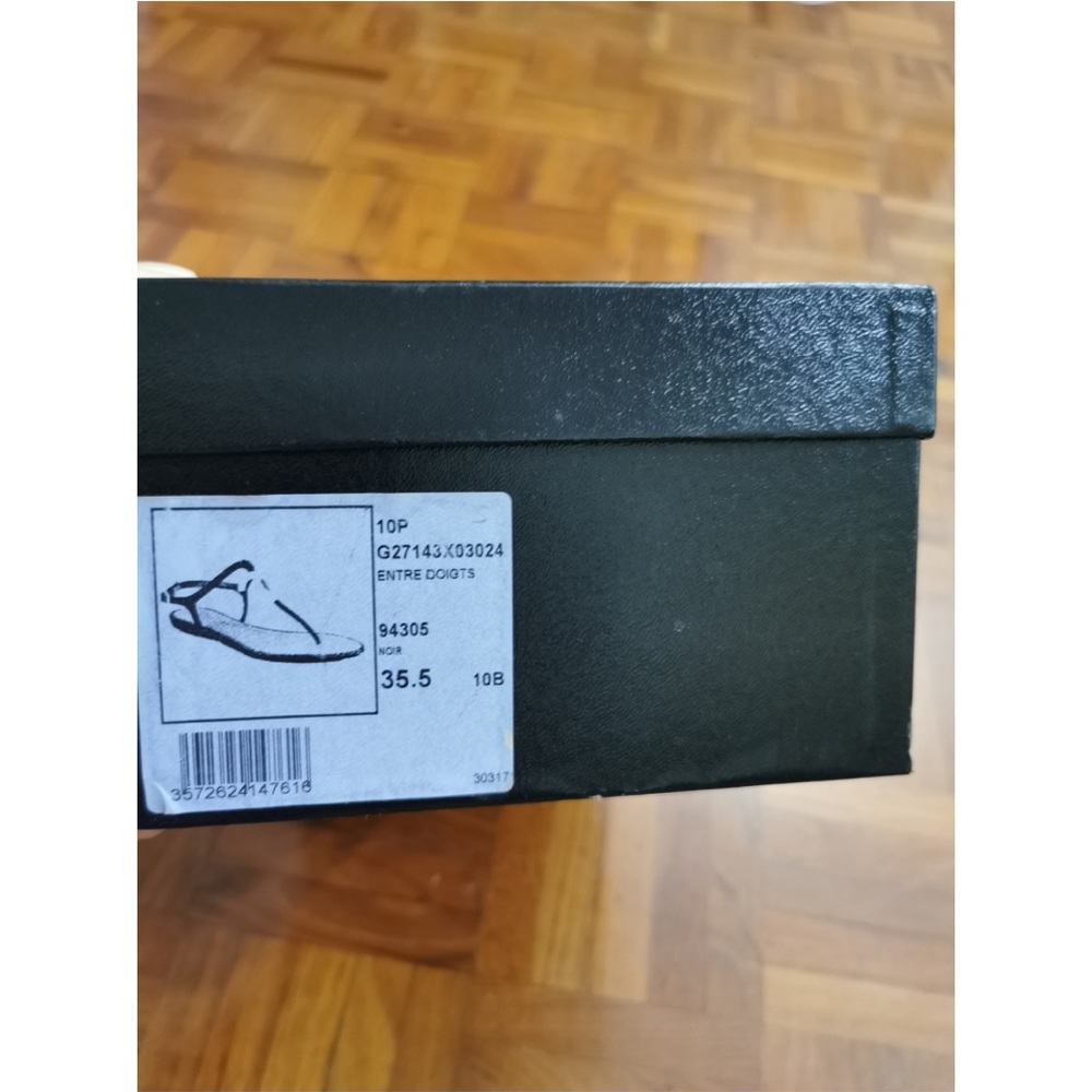 Chanel CC t strap flat t strap sandals size 35.5 size 5.5. Authentic. - Picture 9 of 10